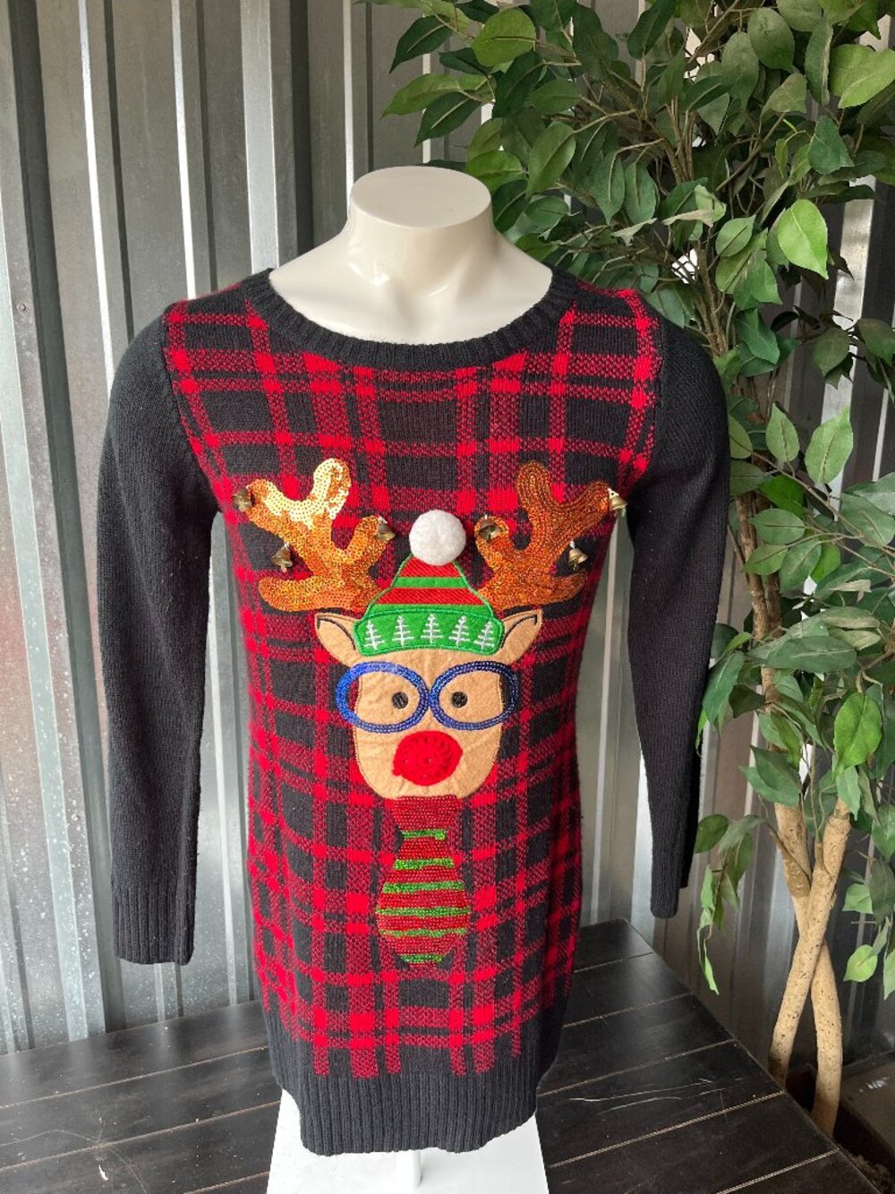 Reindeer Christmas Sweater - Women's Size Large - 100% Acrylic - Long Sleeve